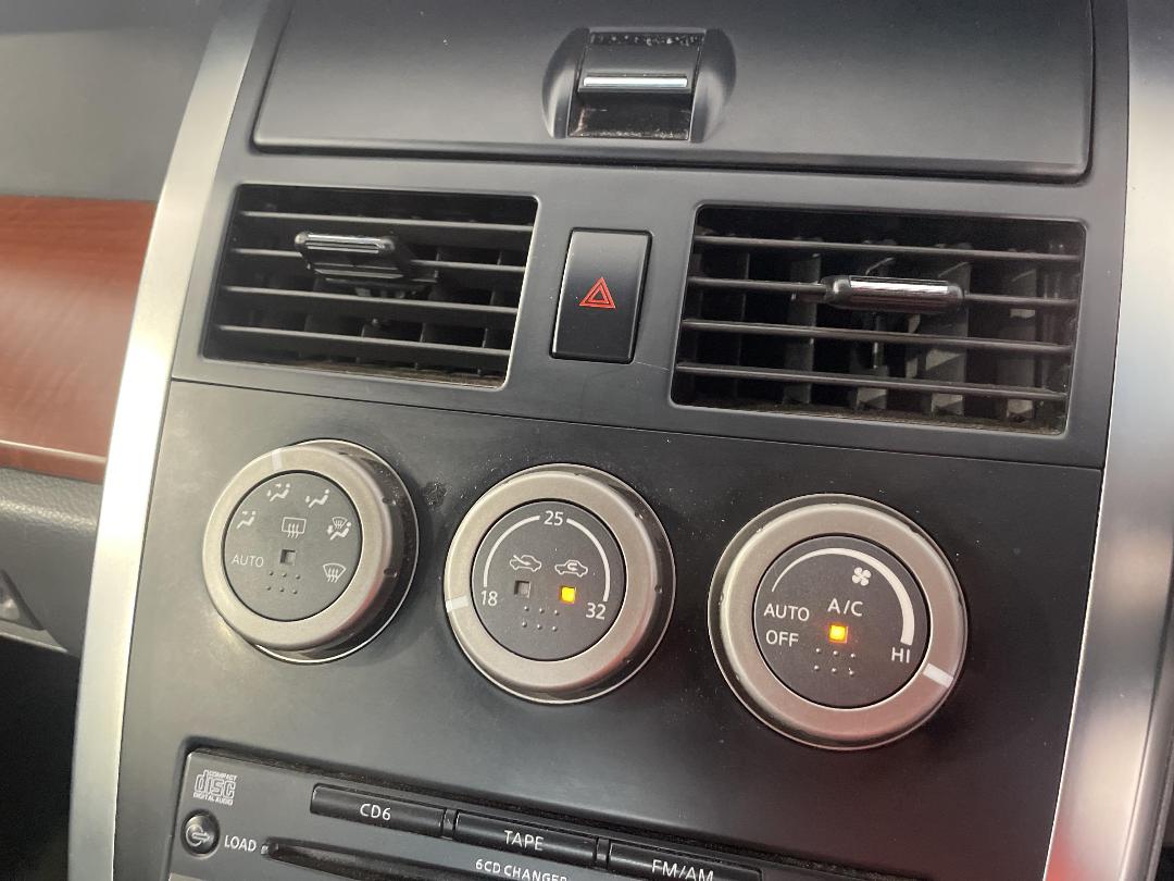 Photo '28' of Nissan Maxima