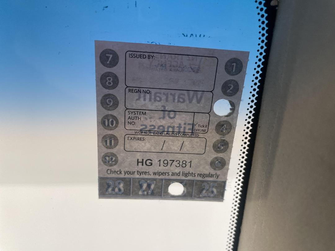 Photo '32' of Nissan Maxima