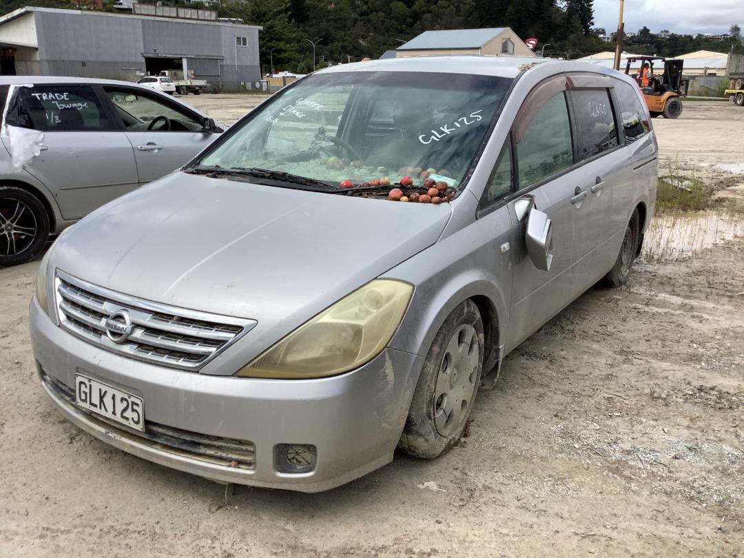 Damaged Nissan Presage 2005 in Wellington Seaview at Turners