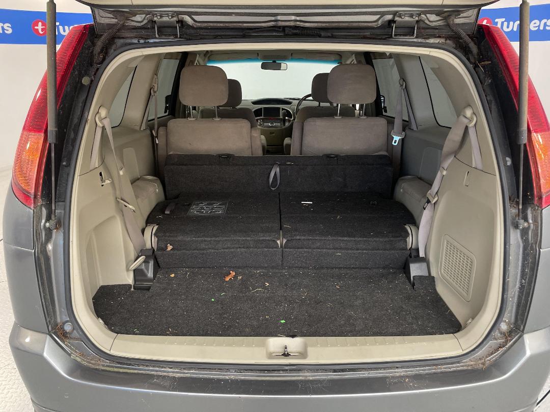 Photo '12' of Nissan Presage