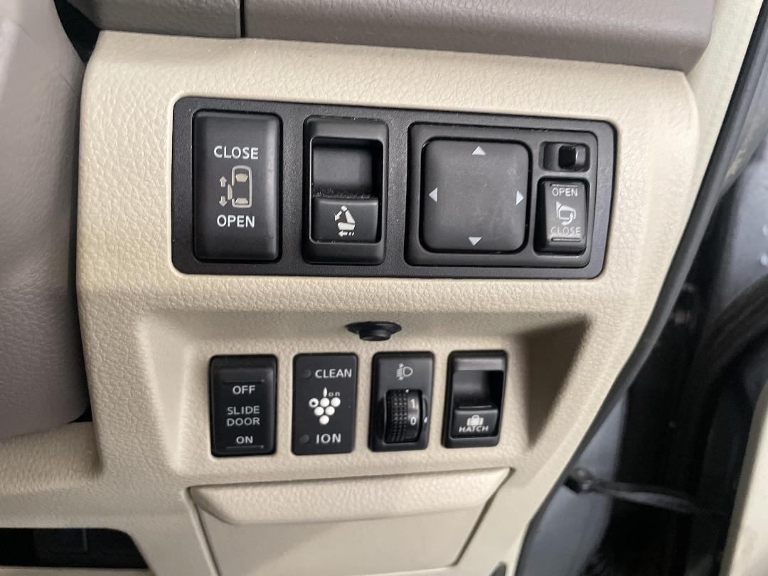 Photo '22' of Nissan Presage