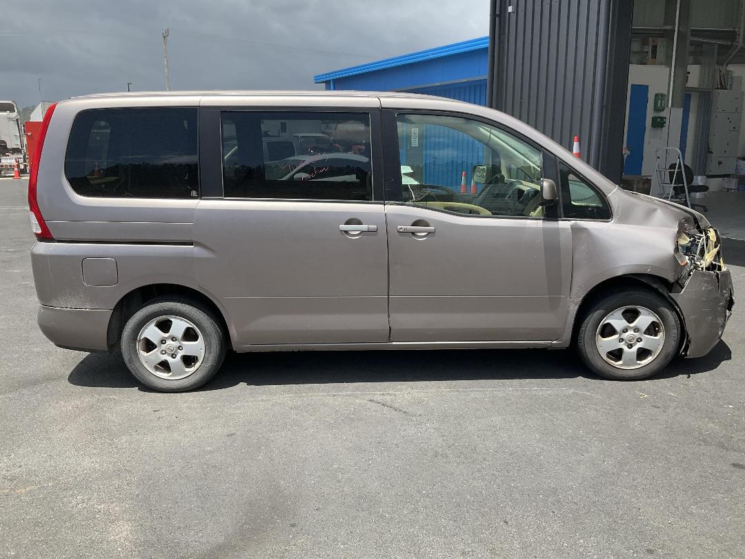 Photo '5' of Nissan Serena Photo '5' of Nissan Serena