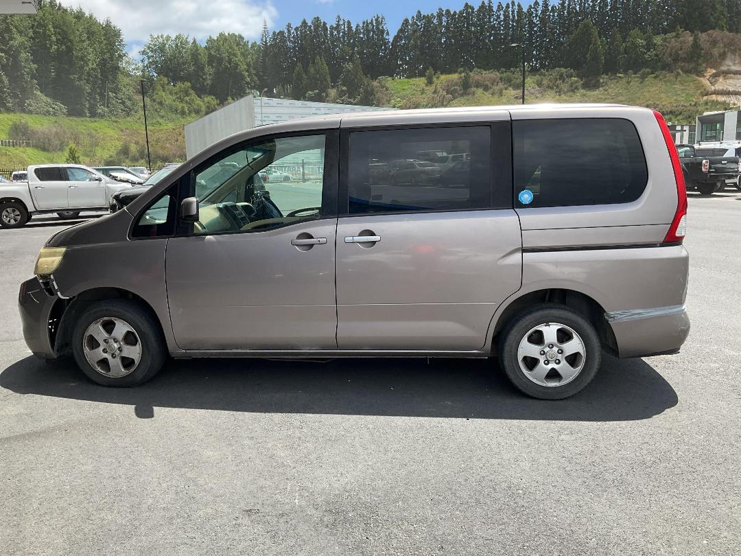 Photo '6' of Nissan Serena Photo '6' of Nissan Serena