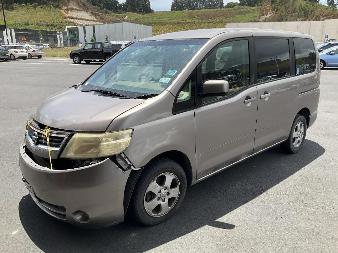 Photo '2' of Nissan Serena Photo '2' of Nissan Serena