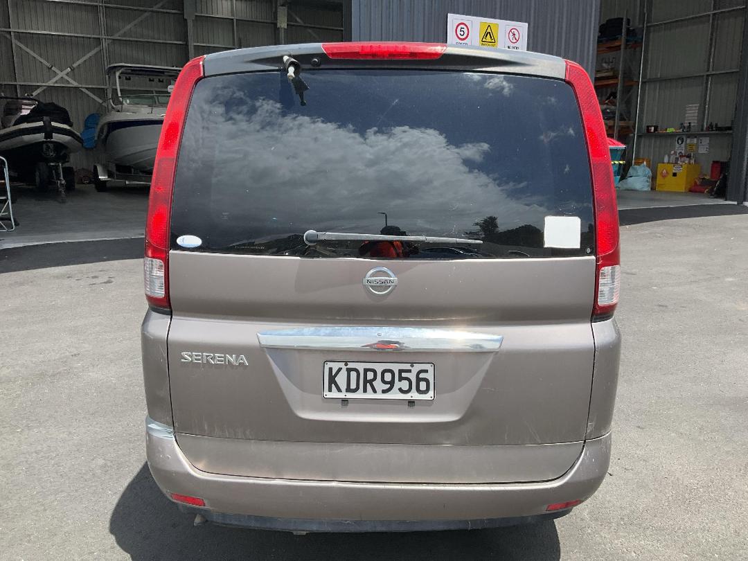 Photo '8' of Nissan Serena Photo '8' of Nissan Serena