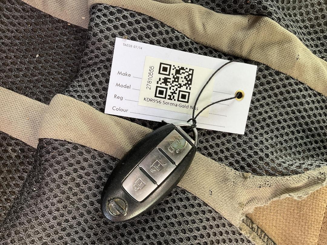 Photo '24' of Nissan Serena Photo '24' of Nissan Serena