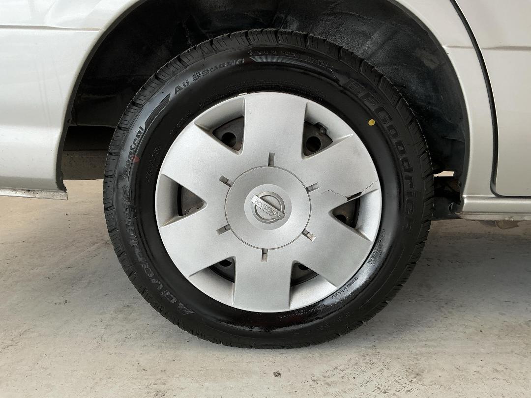 Photo '12' of Nissan Serena Photo '12' of Nissan Serena