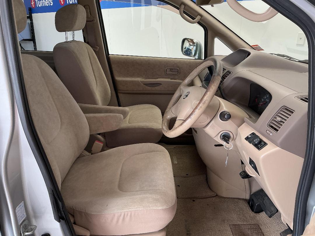 Photo '16' of Nissan Serena Photo '16' of Nissan Serena