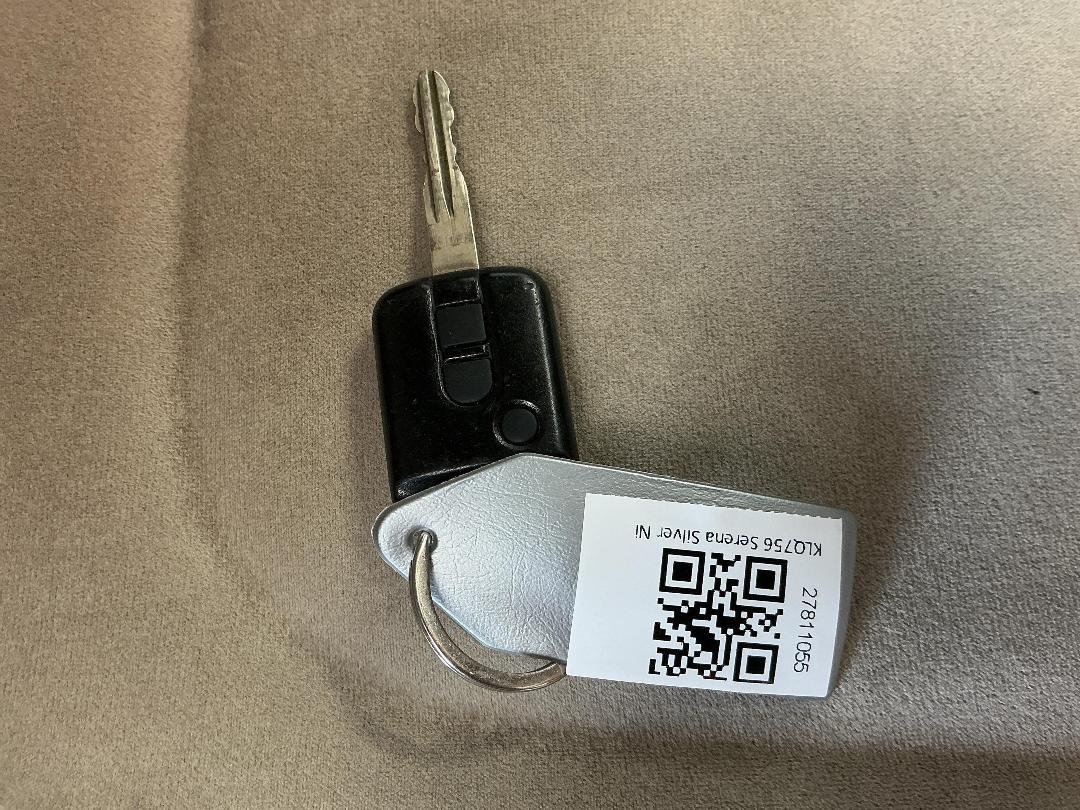 Photo '21' of Nissan Serena Photo '21' of Nissan Serena