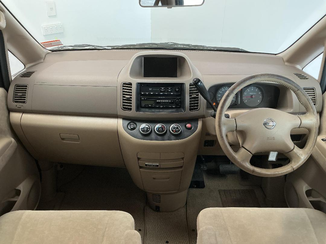 Photo '17' of Nissan Serena Photo '17' of Nissan Serena