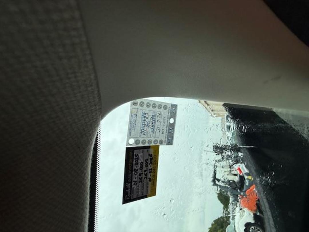 Photo '15' of Nissan Serena Photo '15' of Nissan Serena