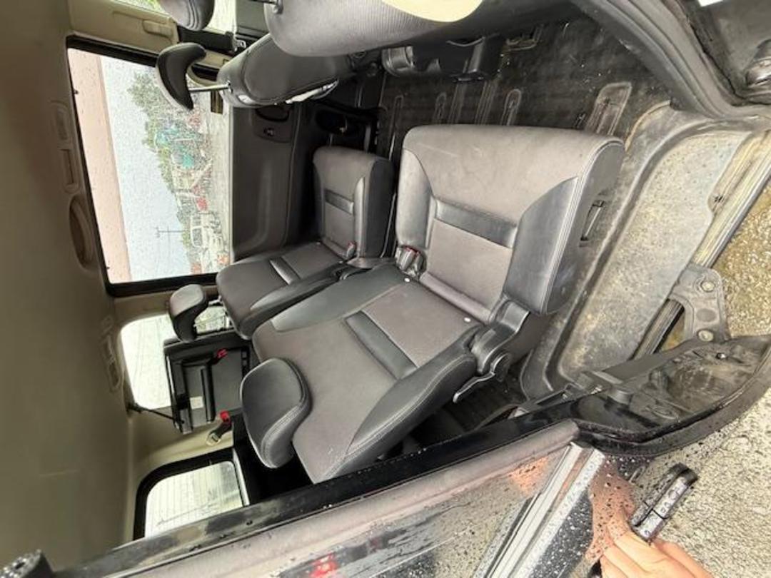 Photo '16' of Nissan Serena Photo '16' of Nissan Serena