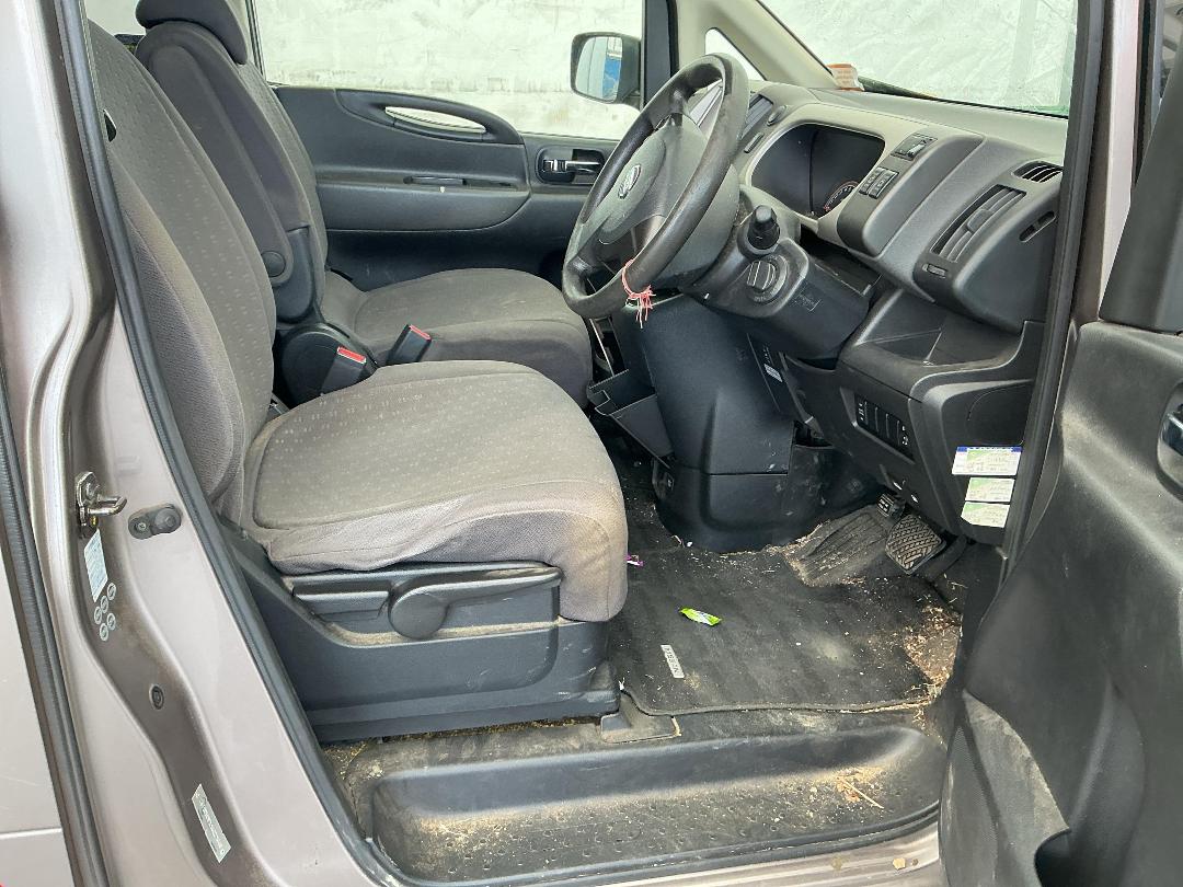 Photo '11' of Nissan Serena Photo '11' of Nissan Serena