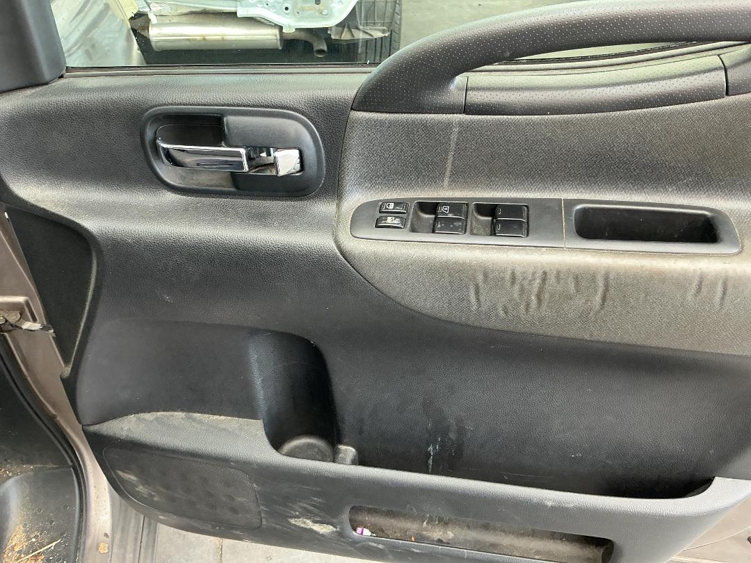 Photo '18' of Nissan Serena Photo '18' of Nissan Serena