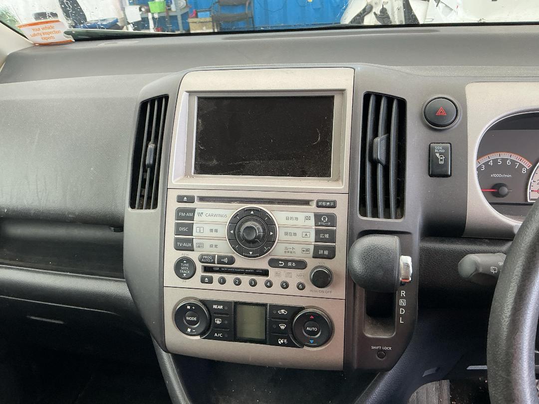 Photo '15' of Nissan Serena Photo '15' of Nissan Serena