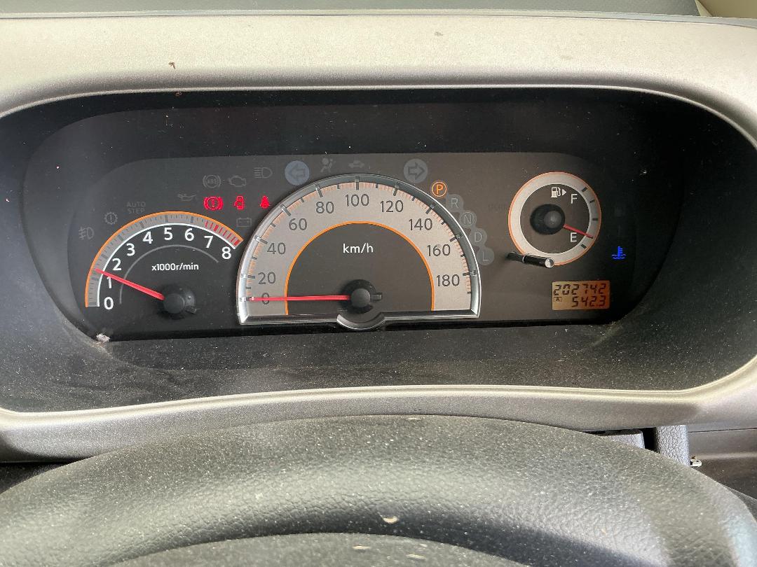 Photo '13' of Nissan Serena Photo '13' of Nissan Serena