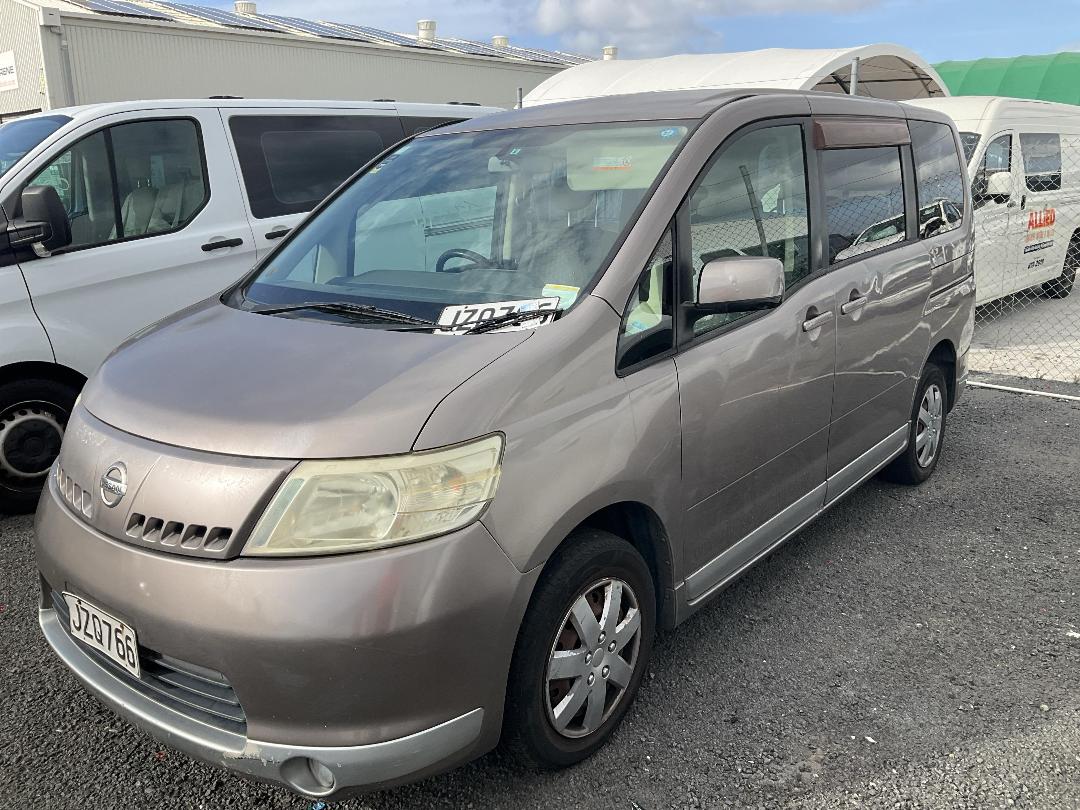 Photo '3' of Nissan Serena Photo '3' of Nissan Serena