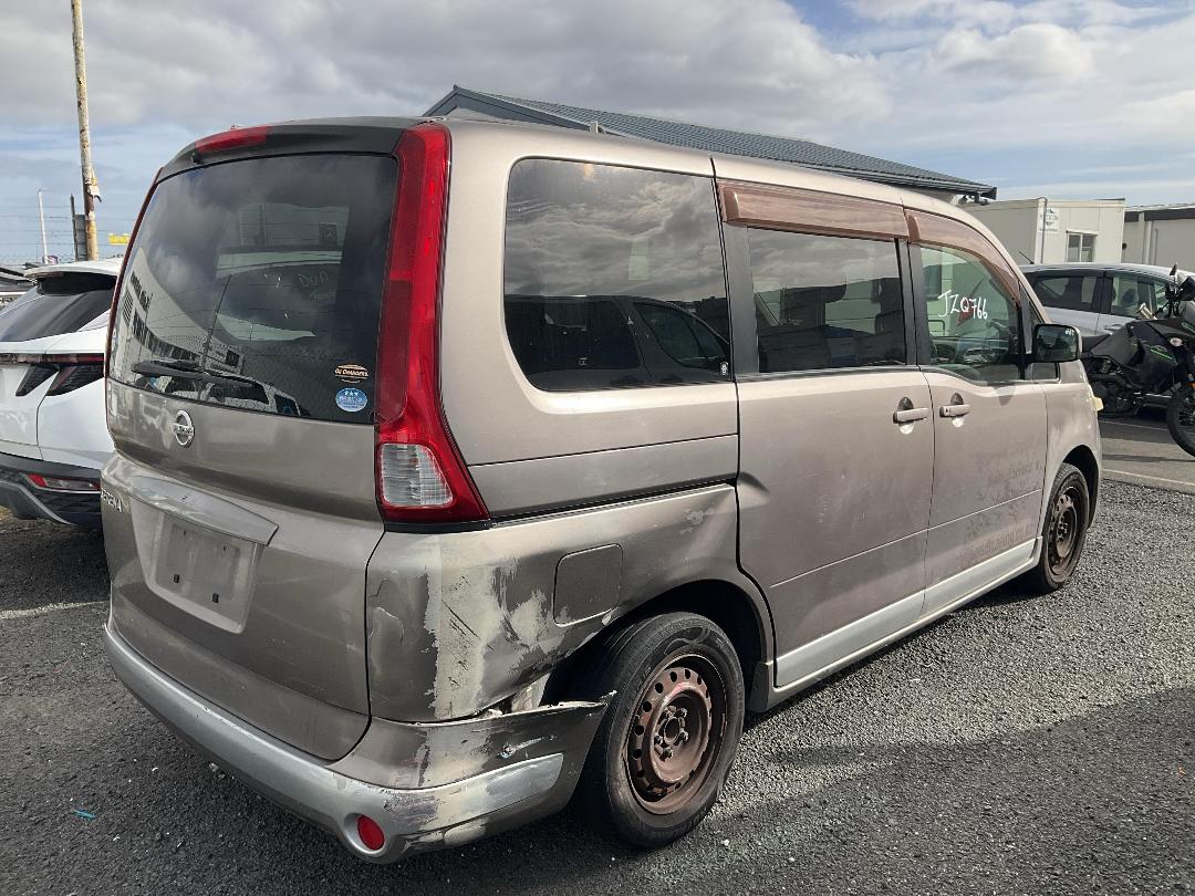 Photo '5' of Nissan Serena Photo '5' of Nissan Serena