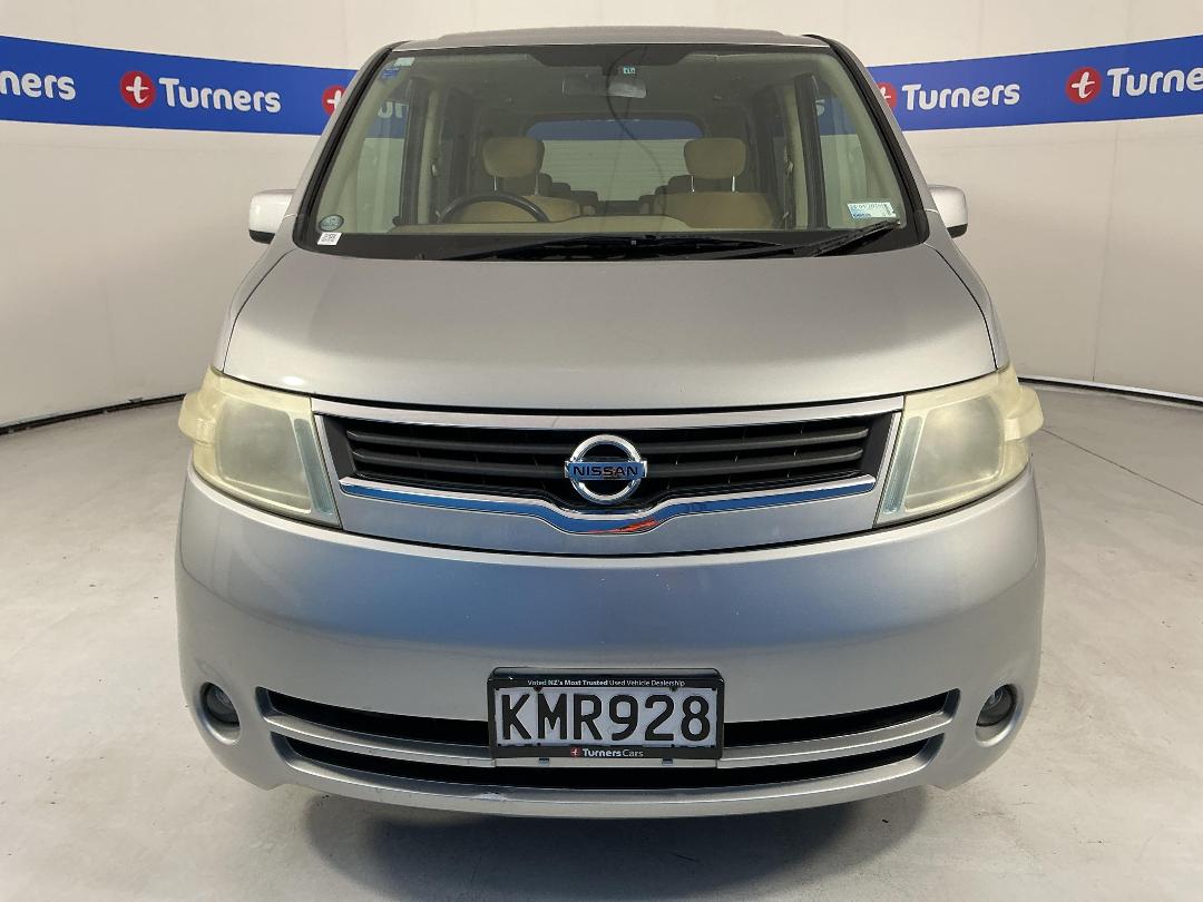 Photo '2' of Nissan Serena Photo '2' of Nissan Serena