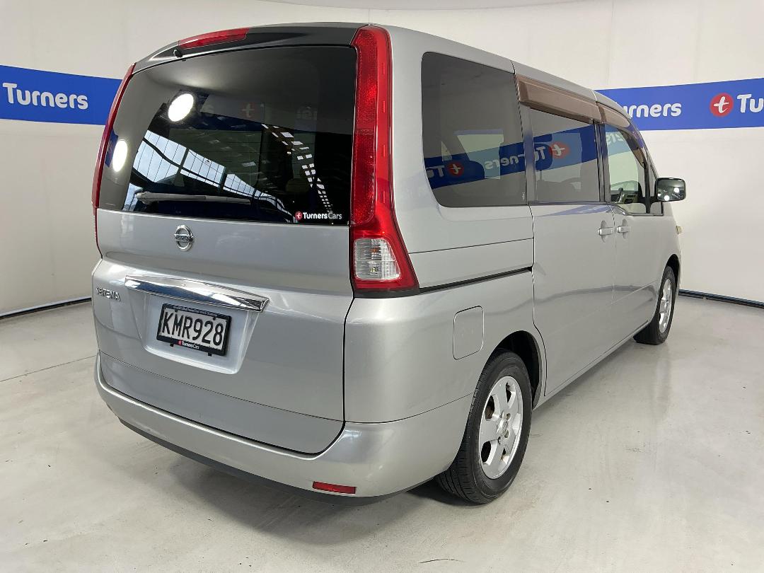 Photo '7' of Nissan Serena Photo '7' of Nissan Serena