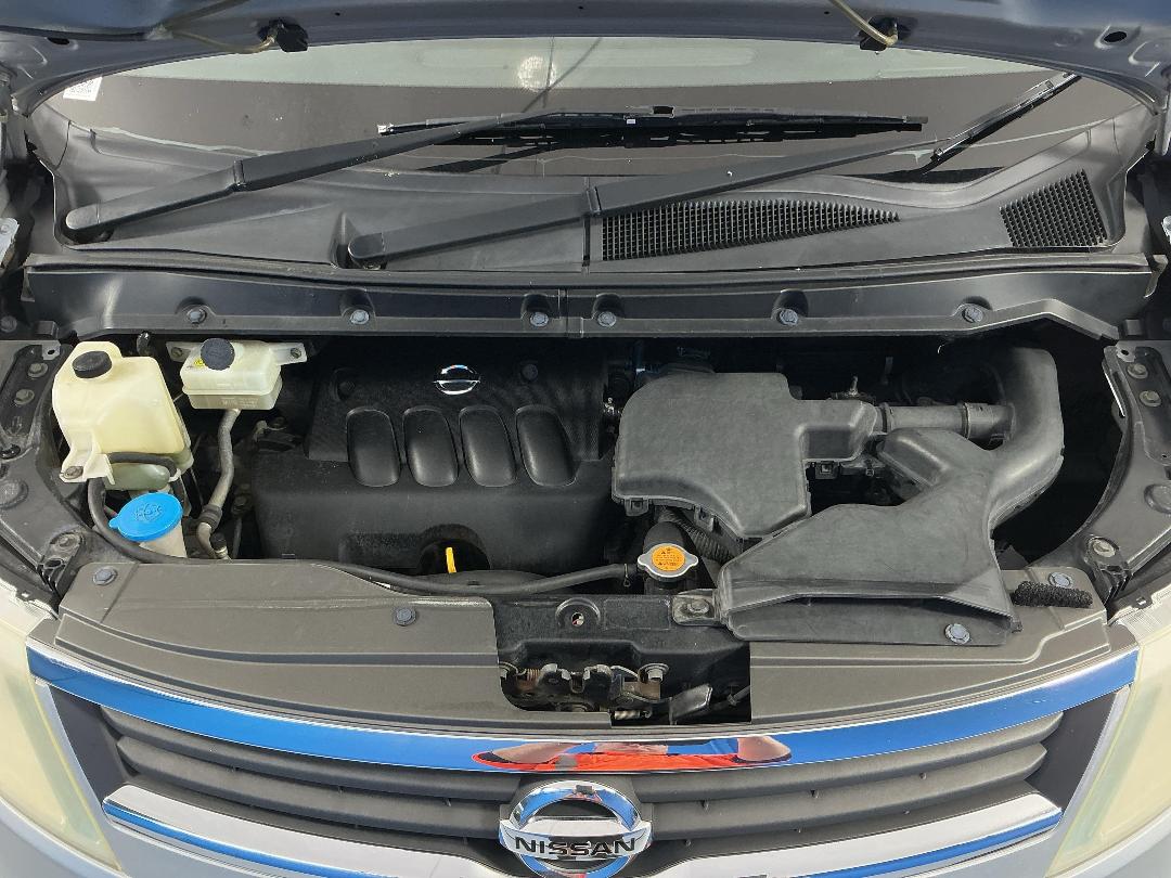 Photo '13' of Nissan Serena Photo '13' of Nissan Serena