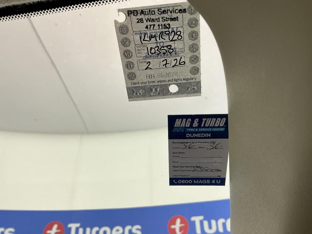 Photo '24' of Nissan Serena Photo '24' of Nissan Serena