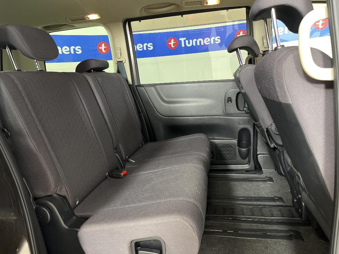 Photo '17' of Nissan Serena