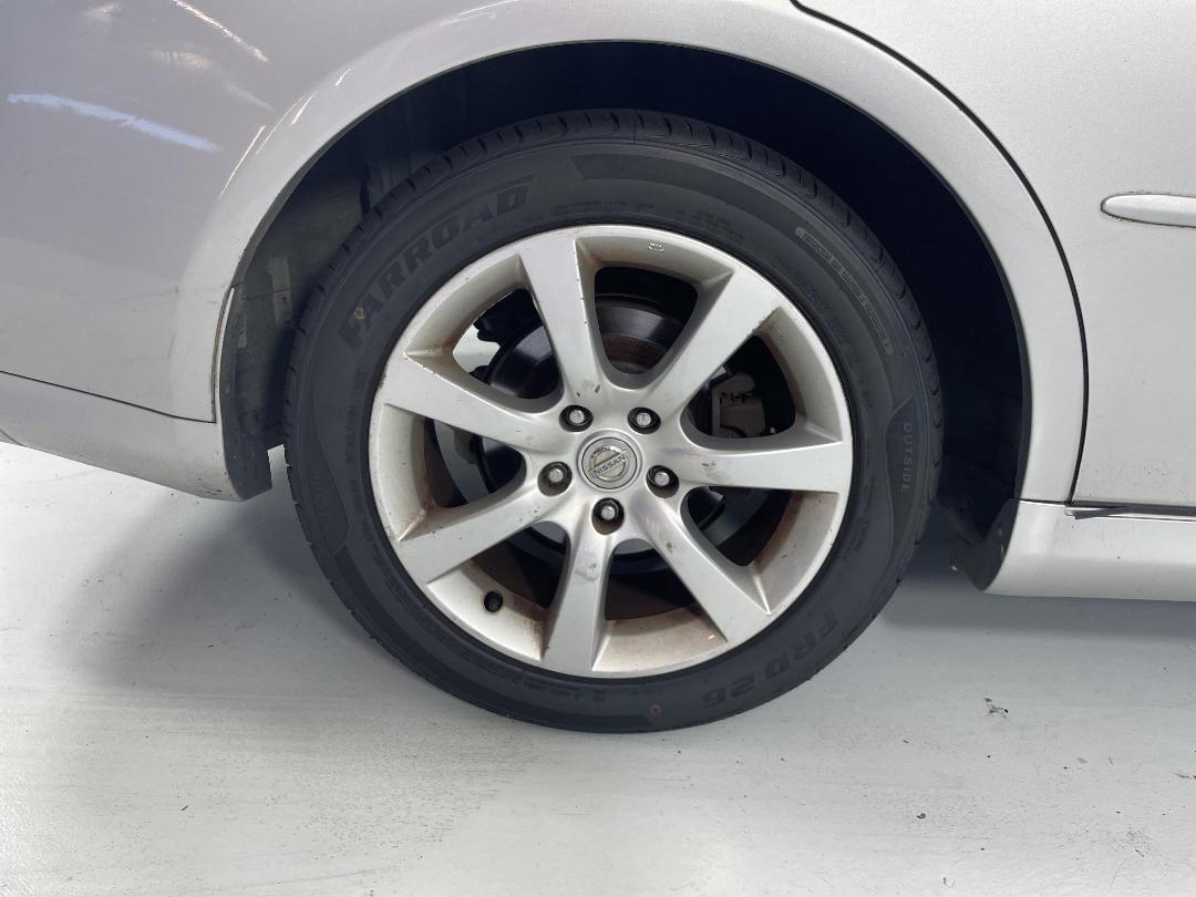 Photo '10' of Nissan Skyline