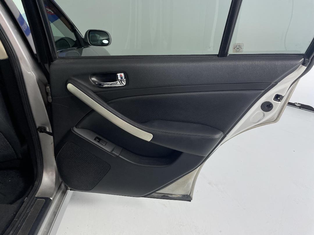 Photo '17' of Nissan Skyline