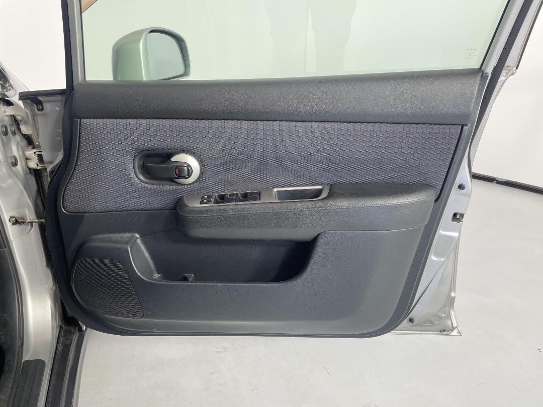 Photo '15' of Nissan Tiida