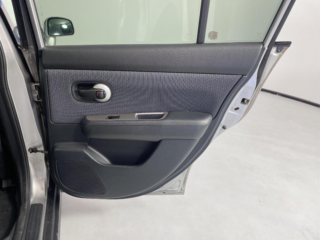 Photo '19' of Nissan Tiida