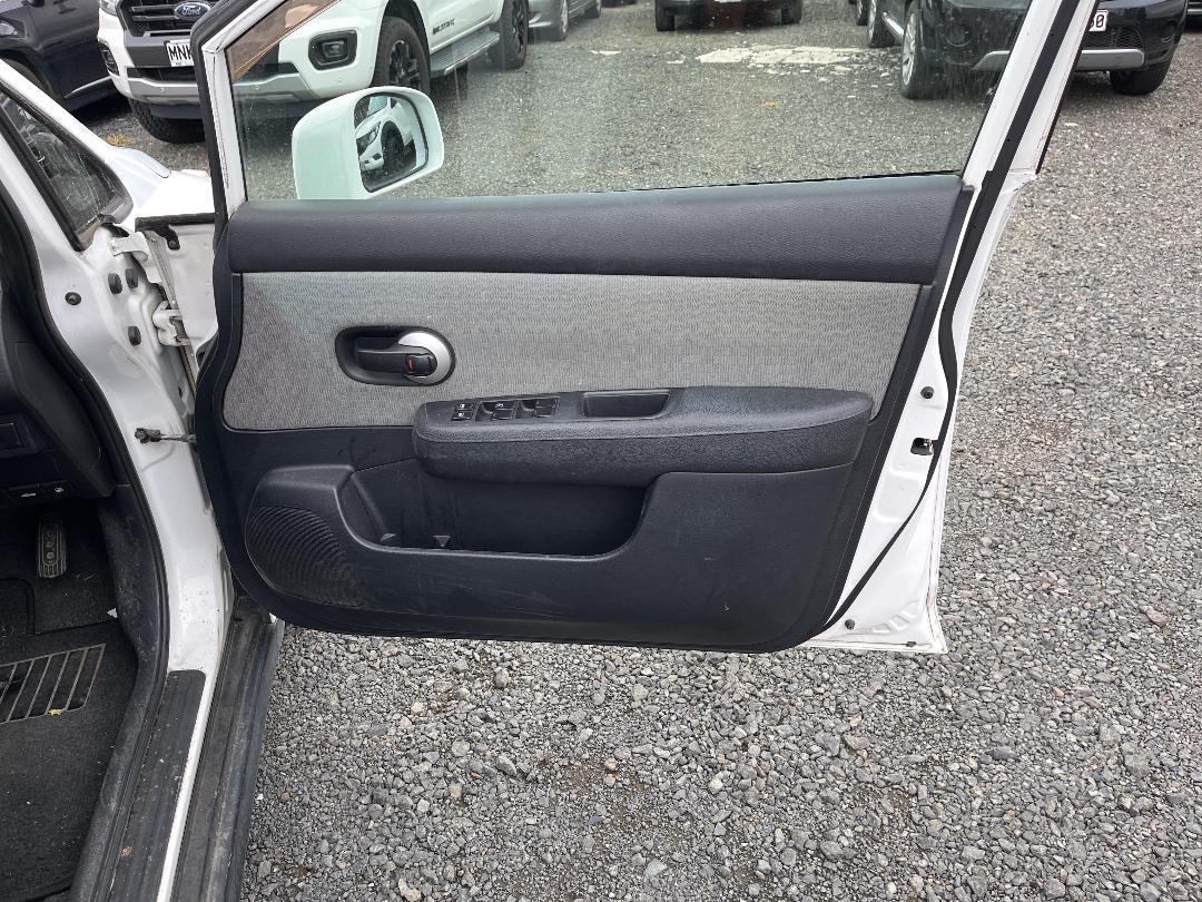 Photo '13' of Nissan Tiida Photo '13' of Nissan Tiida