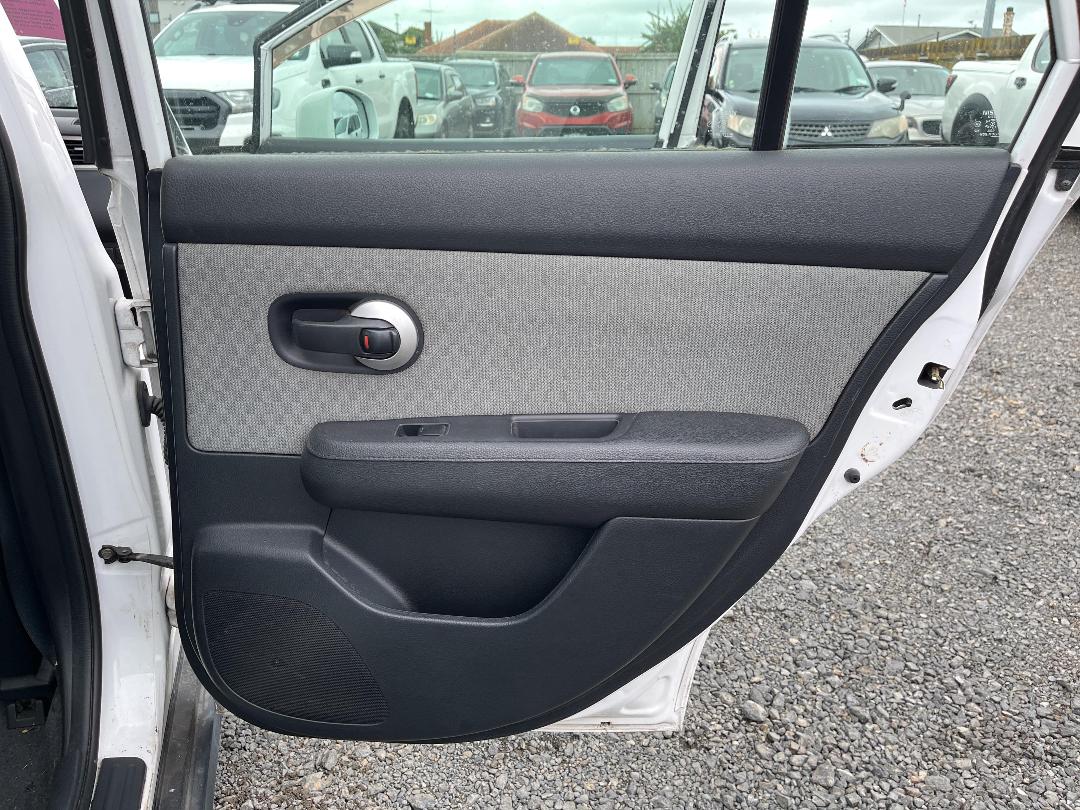 Photo '17' of Nissan Tiida Photo '17' of Nissan Tiida