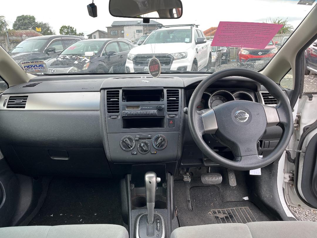 Photo '15' of Nissan Tiida Photo '15' of Nissan Tiida