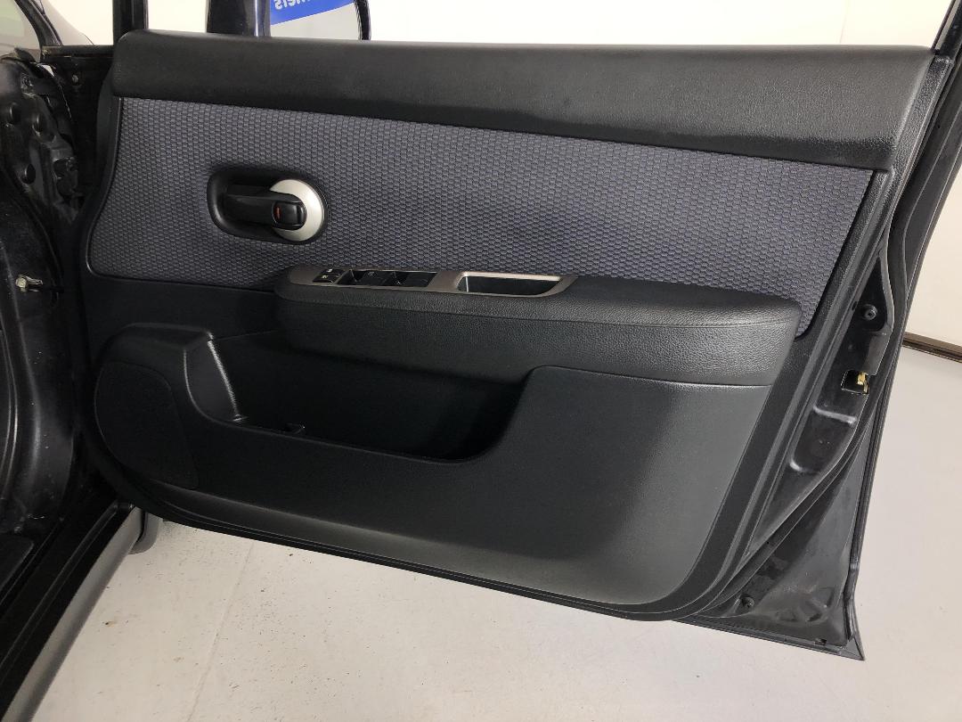 Photo '15' of Nissan Tiida Photo '15' of Nissan Tiida