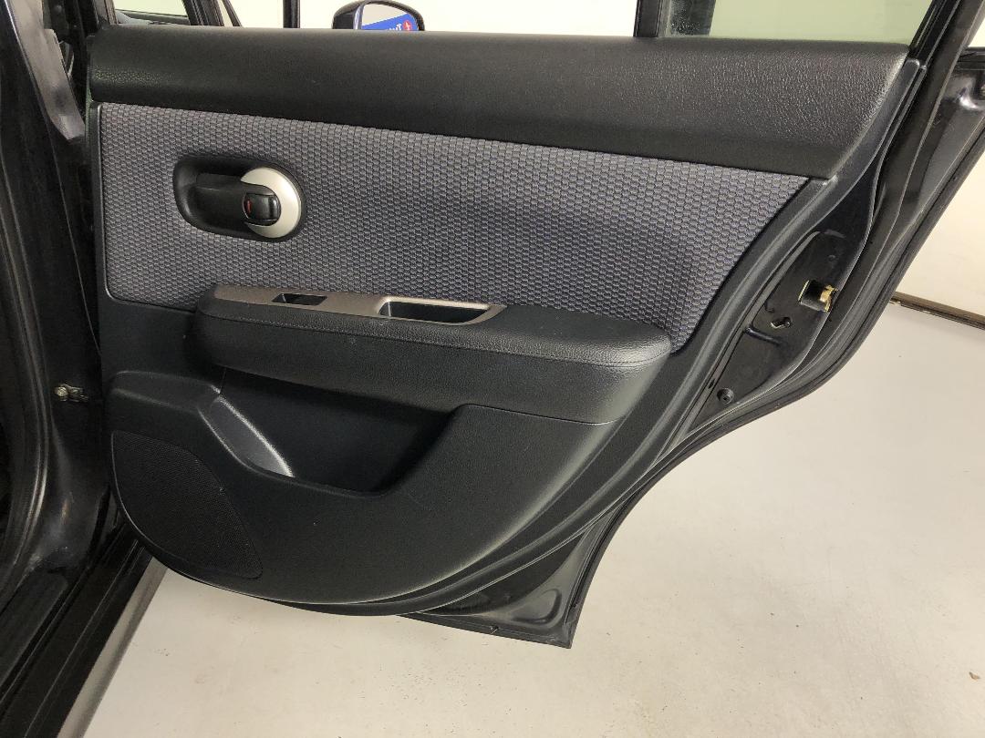 Photo '19' of Nissan Tiida Photo '19' of Nissan Tiida