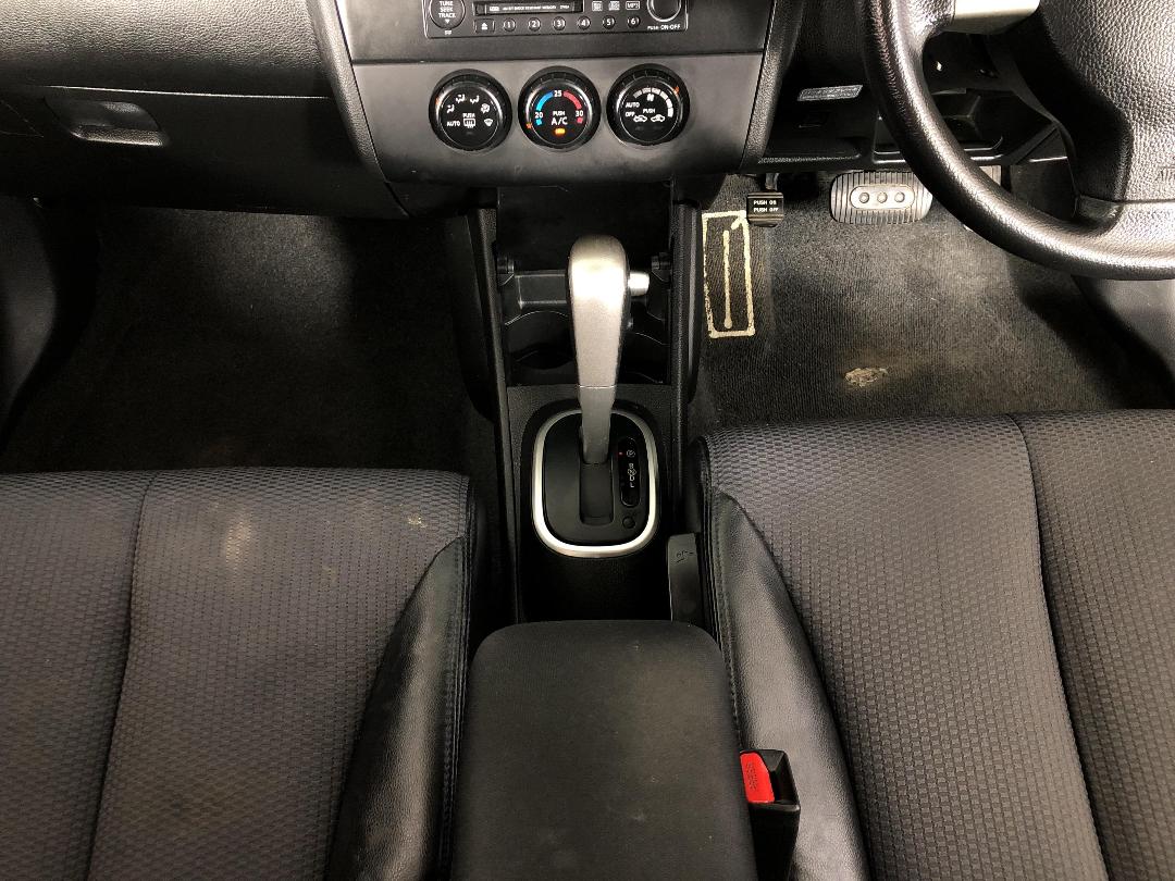 Photo '18' of Nissan Tiida Photo '18' of Nissan Tiida