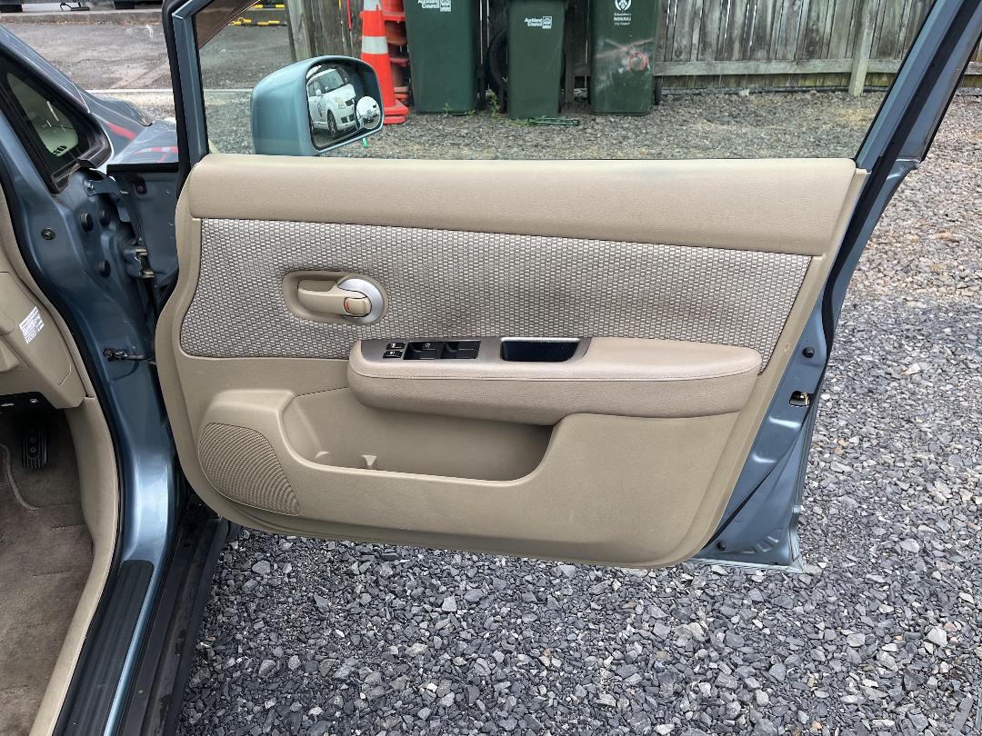 Photo '13' of Nissan Tiida