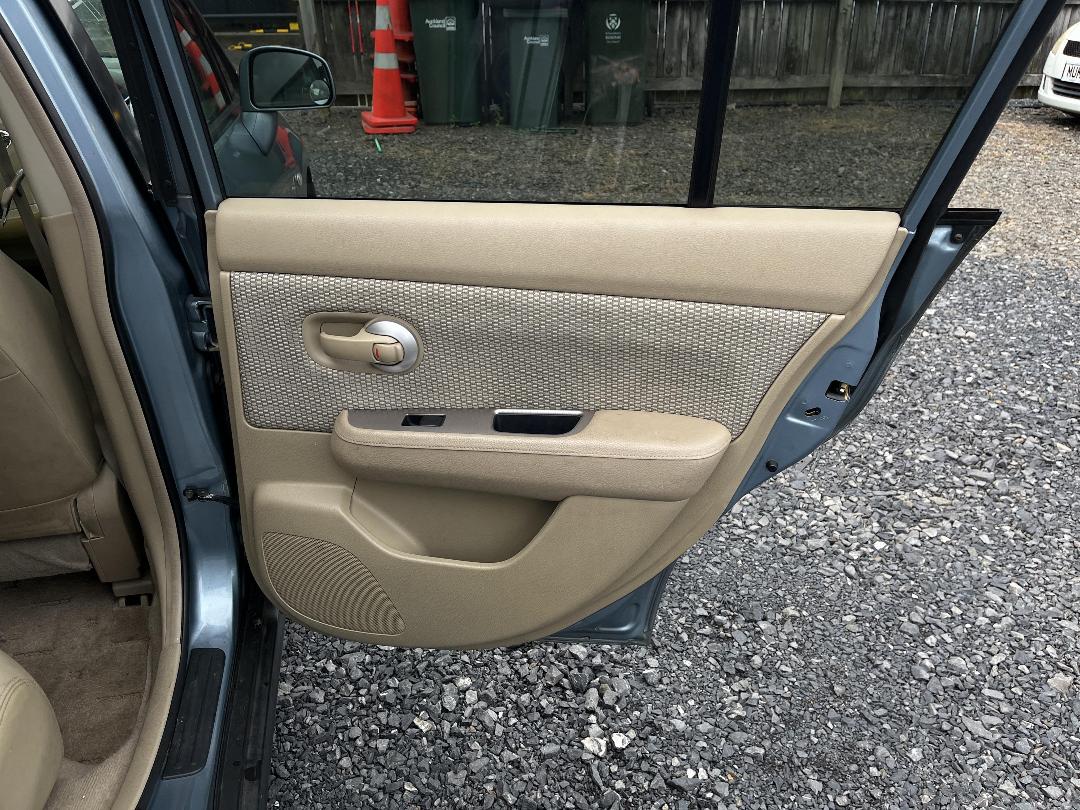 Photo '17' of Nissan Tiida