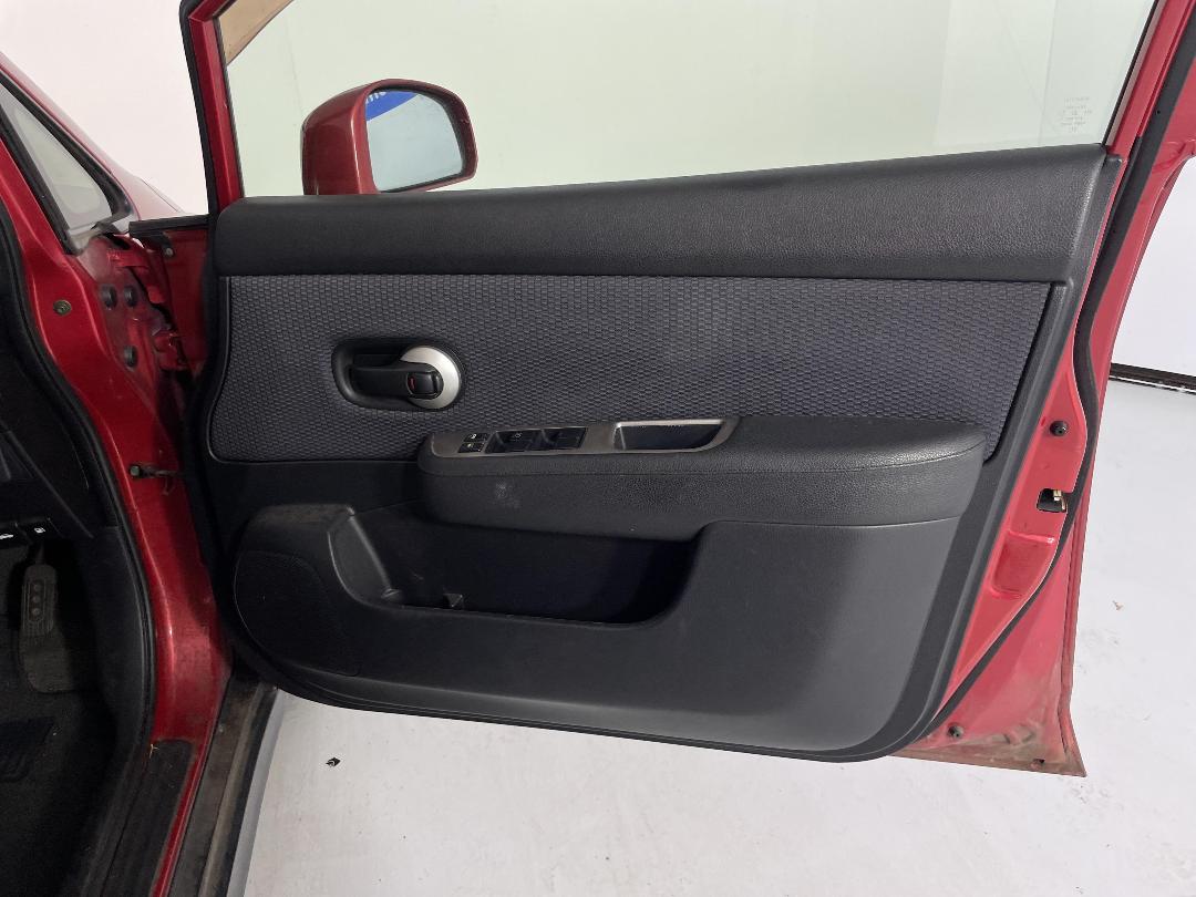 Photo '15' of Nissan Tiida