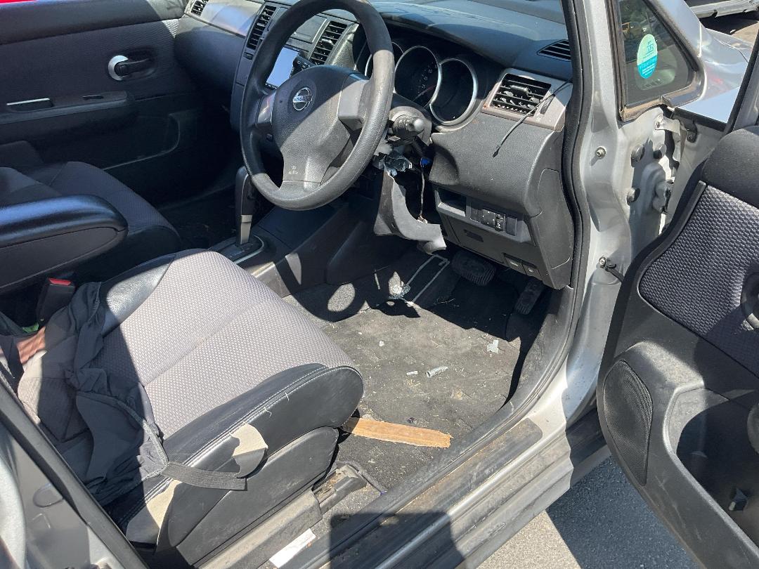 Photo '13' of Nissan Tiida Photo '13' of Nissan Tiida