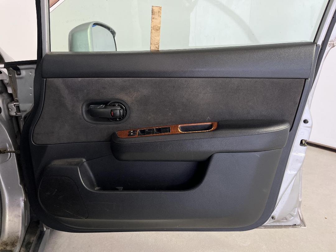 Photo '15' of Nissan Tiida