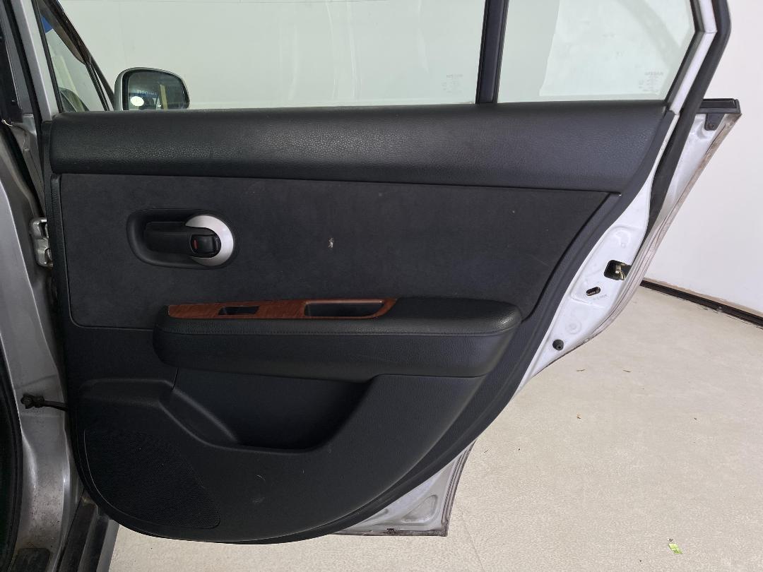 Photo '19' of Nissan Tiida