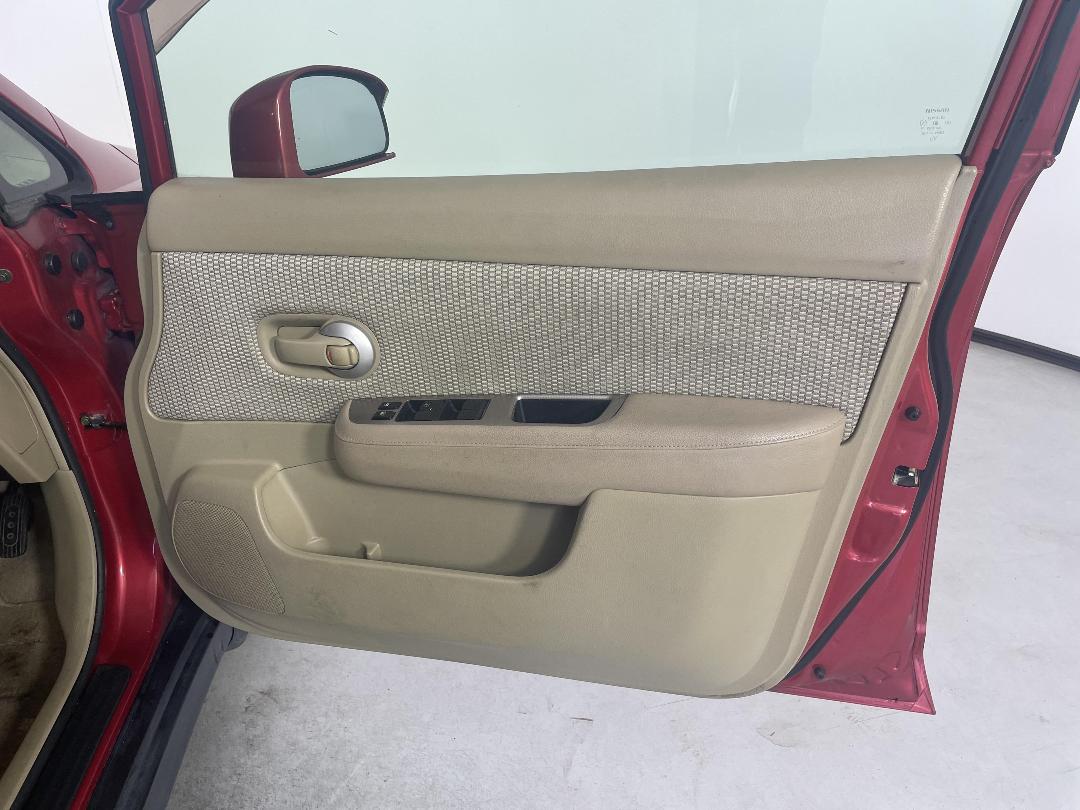 Photo '15' of Nissan Tiida