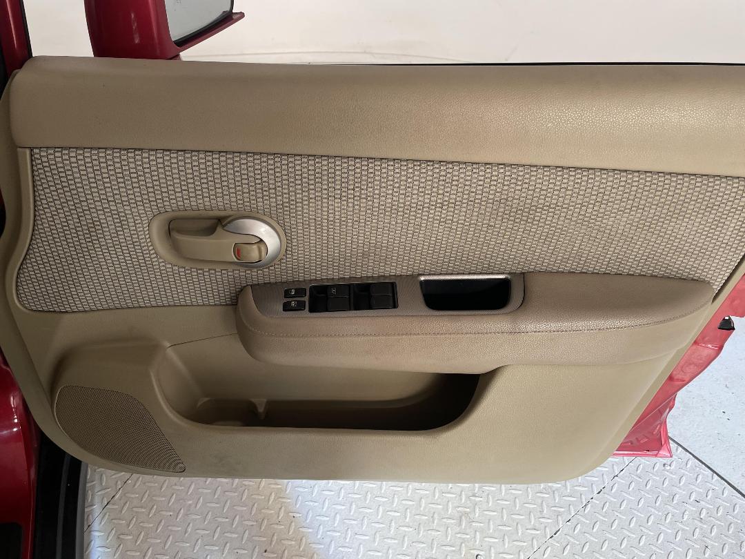 Photo '15' of Nissan Tiida