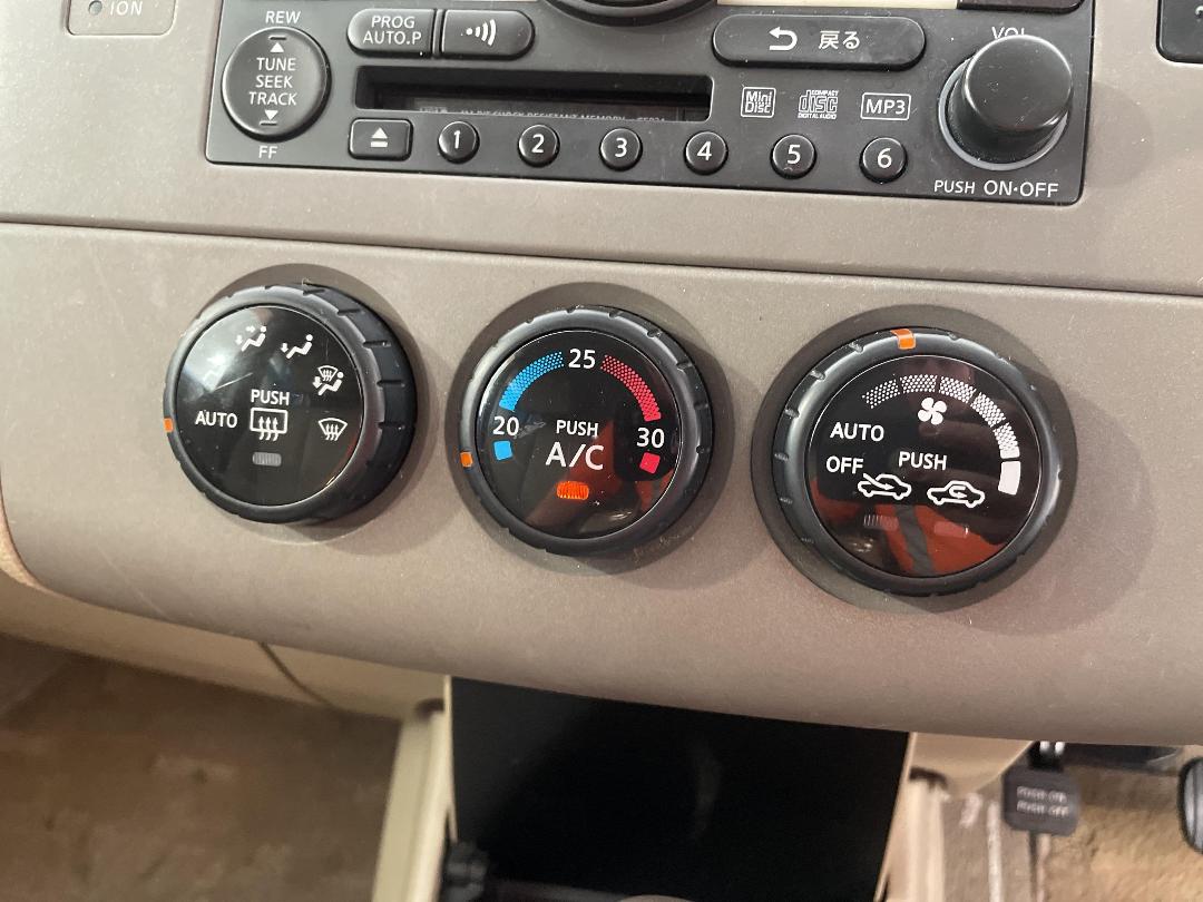 Photo '31' of Nissan Tiida