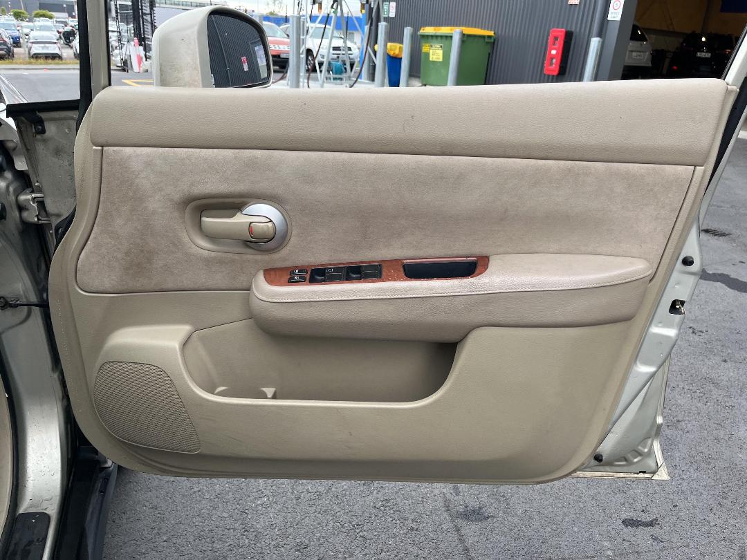 Photo '13' of Nissan Tiida Latio Photo '13' of Nissan Tiida Latio