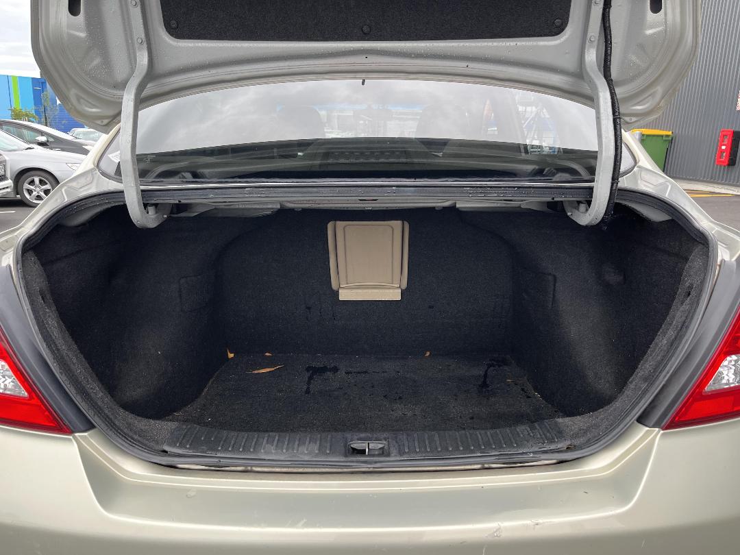 Photo '18' of Nissan Tiida Latio Photo '18' of Nissan Tiida Latio