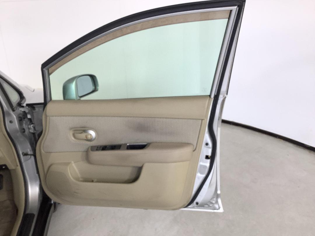 Photo '15' of Nissan Tiida