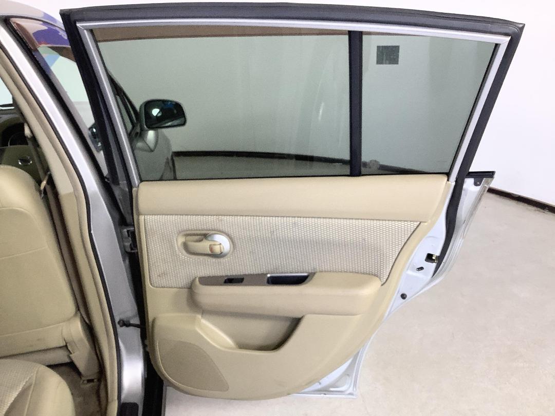 Photo '19' of Nissan Tiida